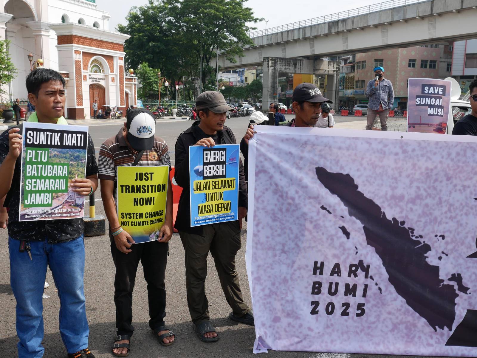SUMATERA MENOLAK PUNAH